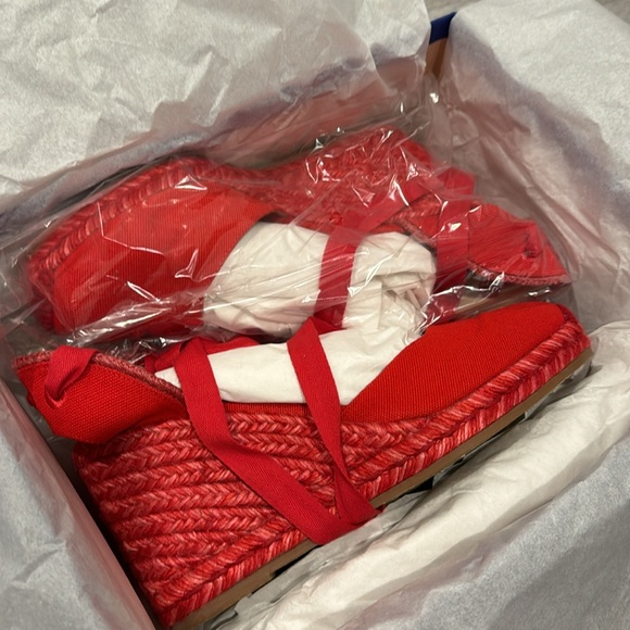 SOLD!!! BRAND NEW IN BOX STUART WEITZMAN RED ESPADRILLES - Picture 7 of 8